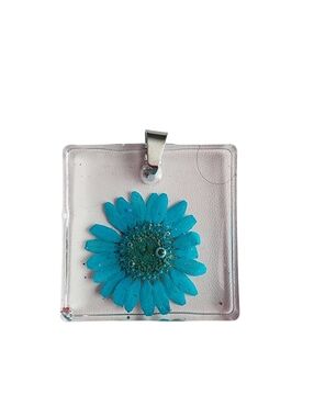 (2)Square Resin Pendant with Turquoise Pressed Flower